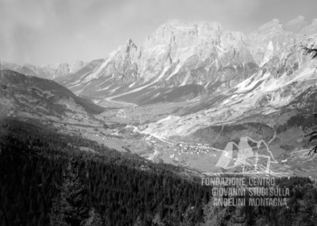 Cancia e Borca di Cadore dal Becco di Cuzze con l’immensa “roa” scesa dall’Antelao nel 1814. Si intavede l’Hotel des Dolomites. 1917.
