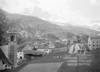 La chiesa di S. Lucia a Vodo di Cadore con sullo sfondo il Pelmo. 1917.