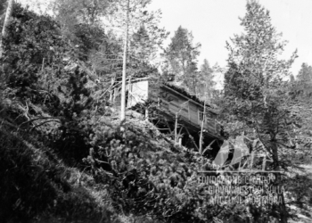 Baracca militare a circa 1500 metri di quota in località Bosco Nuovo sopra Borca di Cadore. 1917.