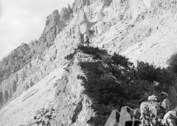 Ricovero scavato nella roccia in località Bosco Nuovo sotto Cima Salvella.1917.