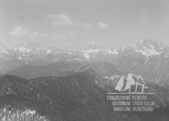 Visuale dal forte di Col Vidal verso il Monte Agudo, Rusiana e le Tre Cime di Lavaredo. 1917.