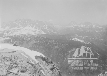 Panorama dall’osservatorio del Tudaio su Col Vidal e Pian dei Buoi, sullo sfondo le Marmarole, il Cristallo ed i Cadini di Misurina. 1917.