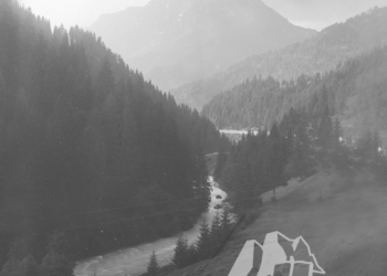 Il torrente Ansiei nel tratto tra Cima Gogna ed Auronzo con sullo sfondo il M. Ajarnola.1917.