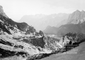 Tratto della mulattiera che da Passo Tre Croci portava a Sonforca e all’Alpe Padeon. 1917.