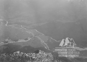 San Vito di Cadore con baraccamenti militari e decauville vista dal sentiero per Forcella Grande. 1917.