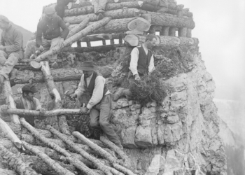 Costruzione di una struttura sullo Spiz Zuel. 1915.