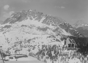 Difese perimetrali del forte di Col Vidal con sullo sfondo il Ciareido e il Ciastelin. 1917.