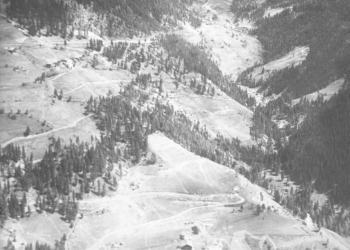 La strada che scende dal Falzarego, Andraz e Pian di Salesei visti da Col da Daut. 1916.