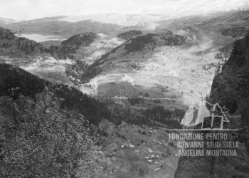 Cherz e il forte austriaco di La Corte distrutto dalle nostre artiglierie visti da M. Foppa. 1916.