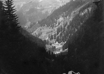 Livinallongo, Cherz e Corte col forte austriaco distrutto visti dal fondovalle. 1916.