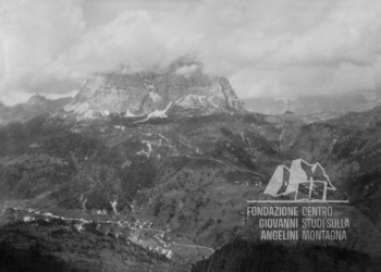 Il Pelmo dallo Spiz Zuel con i sottostanti paesi di Coi, Mareson, Pianaz e Brusadaz. 1917.