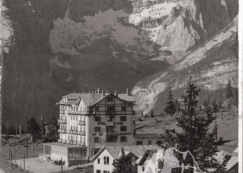 Misurina e l'Hotel Alpino et de Londres (oggi Hotel Lavaredo), sullo sfondo il Sorapiss. Anni '20.