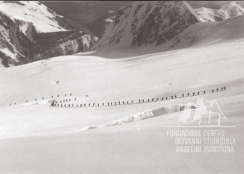 Colonna militare sul ghiacciaio della Marmolada.