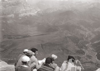Livinallongo e Altopiano del Cherz dal Piz Boè. Anni '60.