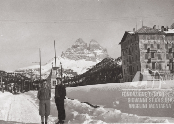 Misurina con il Grand Hotel Savoia (oggi Centro elio-terapico), sullo sfondo le Tre Cime di Lavaredo.