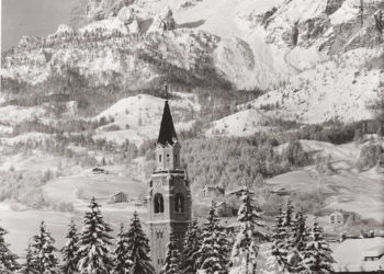 Cortina d'Ampezzo e la Tofana. Anni '50.