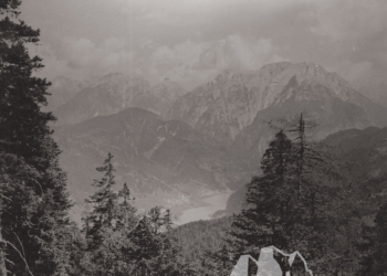 La Val d'Ansiei e il Lago di Santa Caterina, sullo sfondo il Tudaio. Anni '50.