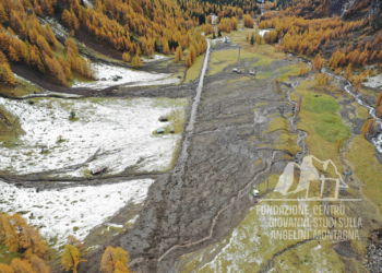 Danni provocati dalla tempesta Vaia lungo la strada del Passo Fedaia.