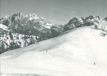 Gli impianti sciistici del Rifugio Scarpa, sullo sfondo Passo Duran. Anni '60.