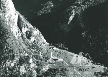 Malga Ciapela dalla funivia della Marmolada. Anni '70.