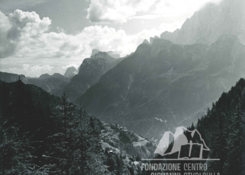 San Tomaso Agordino e il Civetta sullo sfondo. Anni '70.