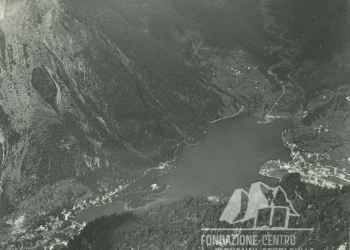 Il Lago di Alleghe e la Val Cordevole dal Civetta. Anni '50.