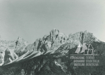 Il Castello di Moschesin e il Tamer dalla zona del Monte Celo. Anni '60.