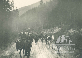 Colonna militare sulla strada per Auronzo. 1915.