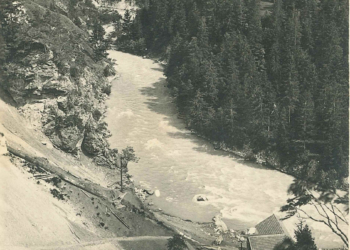 La prima centrale idroelettrica di Calalzo sul Piave, con la condotta che prelevava l’acqua del torrente Molinà. 1917.