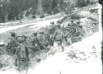 Sezione mitragliatrici del Btg. Val Piave in Val Popena. 1915.