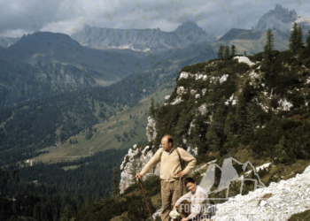 La Val Fiorentina, i Lastoi de Formin e il Becco di Mezzodì dalle pendici del Pelmo. Anni '60.