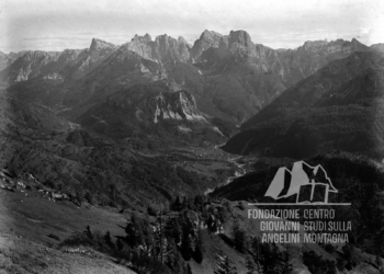 Forno di Zoldo, la Val di Zoldo, il Bosconero e Forcella Cibiana dallo Spiz Zuel. Anni '30.